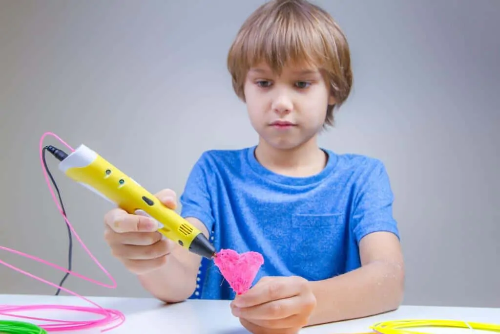 Kid designing 3D heart in the classroom